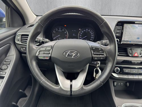 https://csb-strapi-files.fsn1.your-objectstorage.com/inventory-cars/images/83e41bc57e802dbe965677640f0fc29945bbb541/18_500_1284.jpg