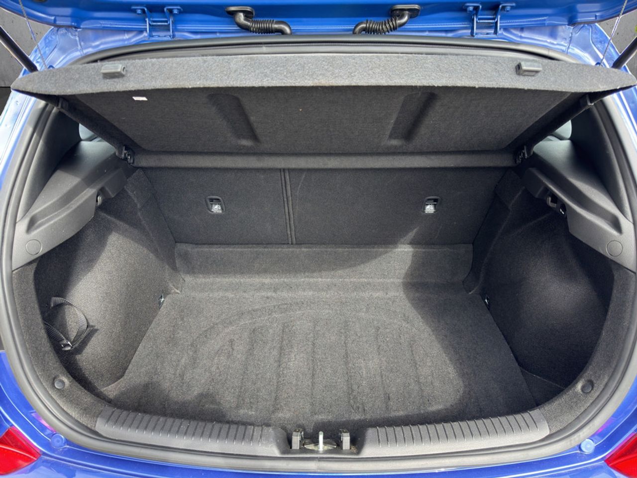 https://csb-strapi-files.fsn1.your-objectstorage.com/inventory-cars/images/83e41bc57e802dbe965677640f0fc29945bbb541/5_1280_2773.jpg