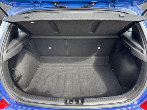 https://csb-strapi-files.fsn1.your-objectstorage.com/inventory-cars/images/83e41bc57e802dbe965677640f0fc29945bbb541/5_500_8843.jpg