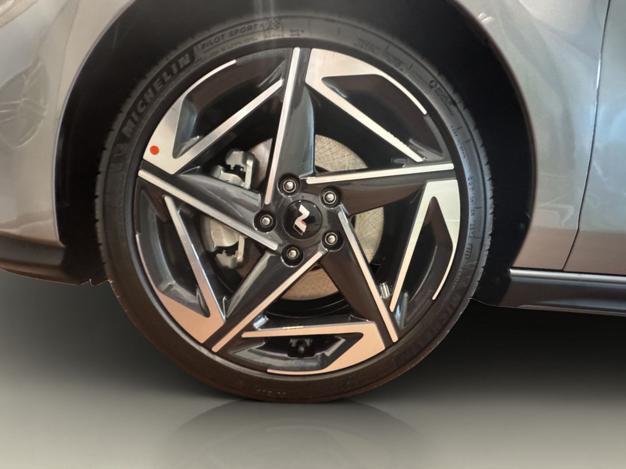 https://csb-strapi-files.fsn1.your-objectstorage.com/inventory-cars/images/858109c477c898d6e249e26690fdf87241cd4ecd/2_1280_8995.jpg