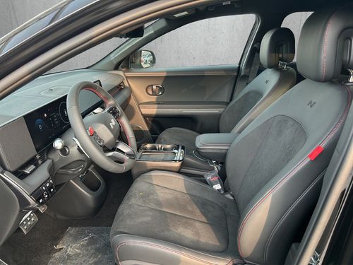 https://csb-strapi-files.fsn1.your-objectstorage.com/inventory-cars/images/892bd45e8edd5ea32c8670f12b56099b55499b9e/9_500_4340.jpg