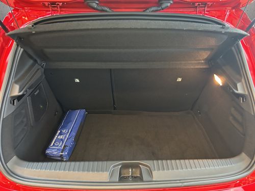 https://csb-strapi-files.fsn1.your-objectstorage.com/inventory-cars/images/893704e9d2f7822578bc76b6f3d6a0c07329a555/17_500_8550.jpg