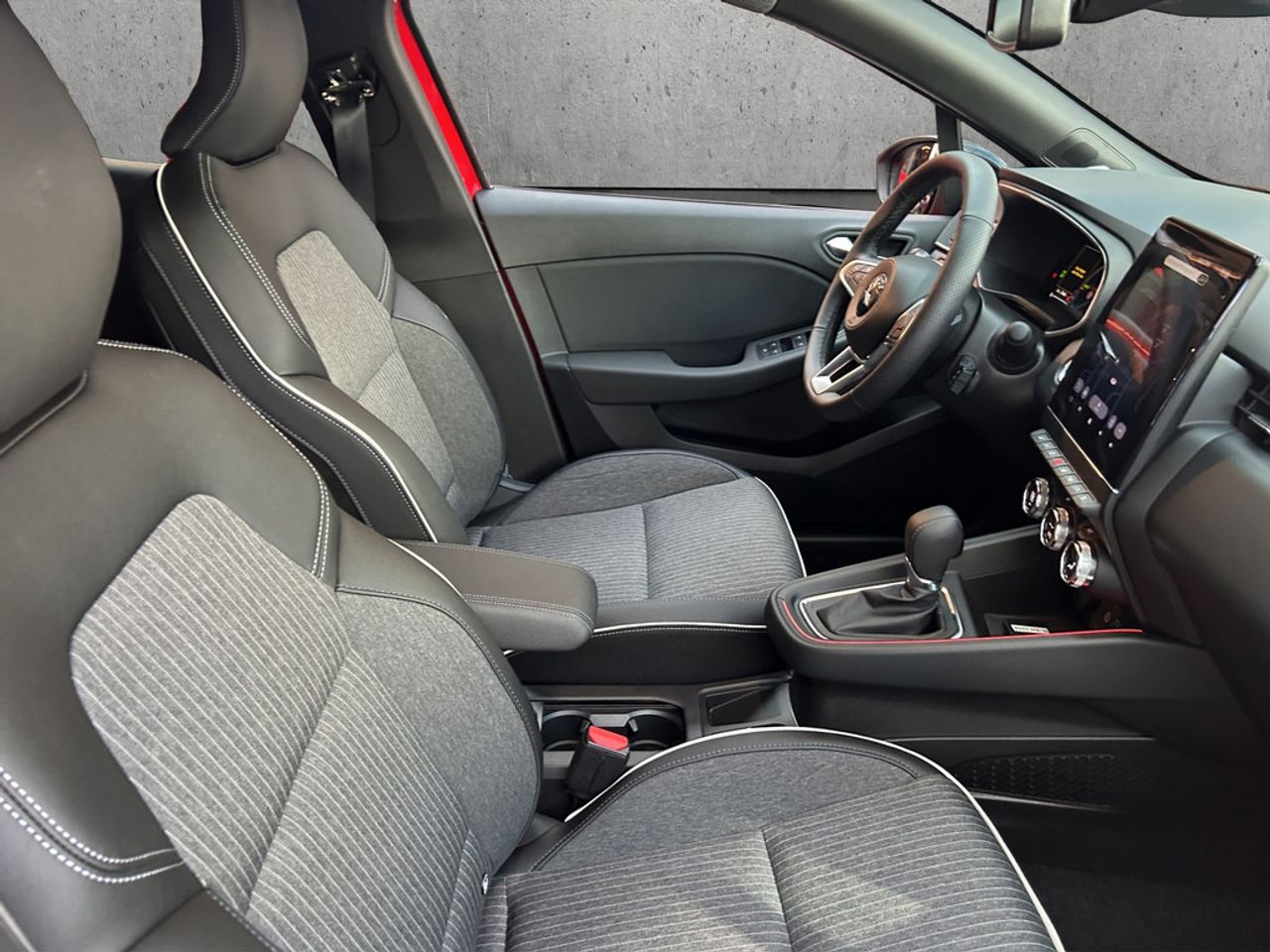 https://csb-strapi-files.fsn1.your-objectstorage.com/inventory-cars/images/893704e9d2f7822578bc76b6f3d6a0c07329a555/19_1280_2839.jpg
