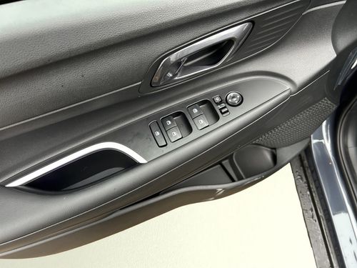 https://csb-strapi-files.fsn1.your-objectstorage.com/inventory-cars/images/89c6e7f915fdeb4f2be78aa694a3d84d06d7c982/11_500_2077.jpg