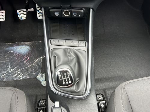 https://csb-strapi-files.fsn1.your-objectstorage.com/inventory-cars/images/89c6e7f915fdeb4f2be78aa694a3d84d06d7c982/18_500_7980.jpg