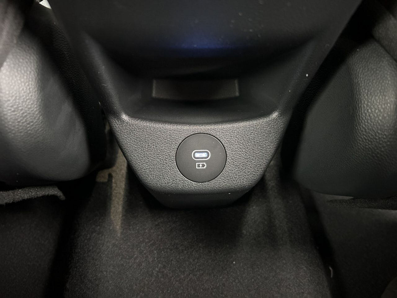 https://csb-strapi-files.fsn1.your-objectstorage.com/inventory-cars/images/89c6e7f915fdeb4f2be78aa694a3d84d06d7c982/33_1280_1623.jpg