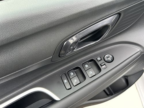 https://csb-strapi-files.fsn1.your-objectstorage.com/inventory-cars/images/8a354bd3be0172ecbbcc47f44df17e749a680693/11_500_3489.jpg