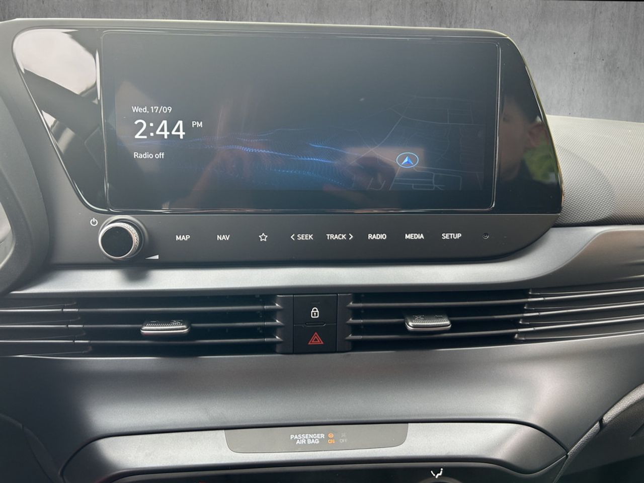 https://csb-strapi-files.fsn1.your-objectstorage.com/inventory-cars/images/8a354bd3be0172ecbbcc47f44df17e749a680693/22_1280_9657.jpg