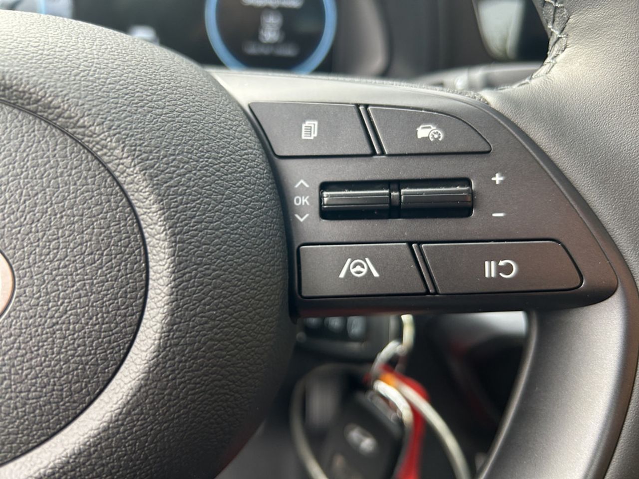 https://csb-strapi-files.fsn1.your-objectstorage.com/inventory-cars/images/8a354bd3be0172ecbbcc47f44df17e749a680693/23_1280_8658.jpg