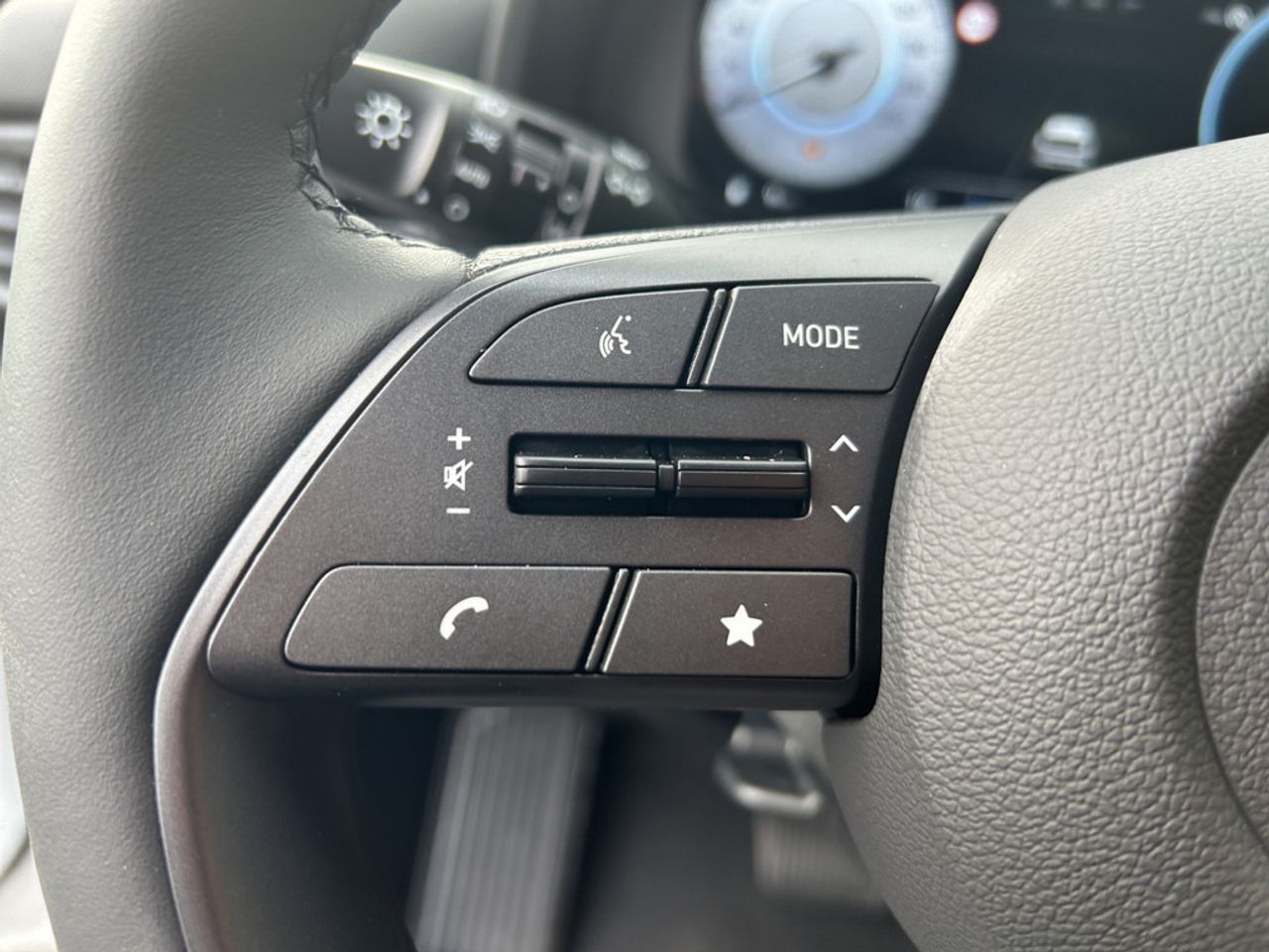 https://csb-strapi-files.fsn1.your-objectstorage.com/inventory-cars/images/8a354bd3be0172ecbbcc47f44df17e749a680693/32_1280_7476.jpg