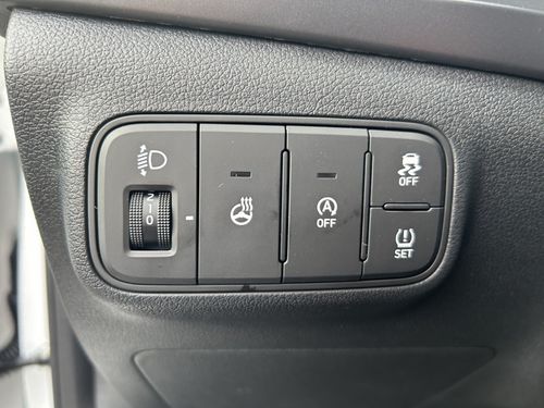 https://csb-strapi-files.fsn1.your-objectstorage.com/inventory-cars/images/8a354bd3be0172ecbbcc47f44df17e749a680693/33_500_7356.jpg