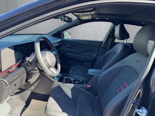 https://csb-strapi-files.fsn1.your-objectstorage.com/inventory-cars/images/8aae0f2e776102ecce48b63693b16b5a64bbe6af/10_500_9872.jpg