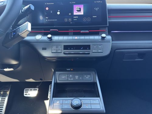 https://csb-strapi-files.fsn1.your-objectstorage.com/inventory-cars/images/8aae0f2e776102ecce48b63693b16b5a64bbe6af/16_500_9423.jpg
