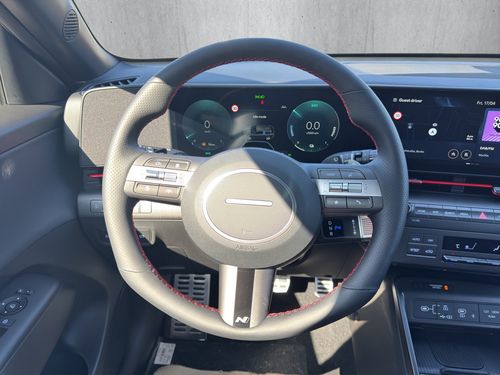 https://csb-strapi-files.fsn1.your-objectstorage.com/inventory-cars/images/8aae0f2e776102ecce48b63693b16b5a64bbe6af/18_500_4945.jpg