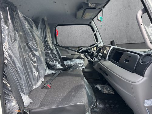 https://csb-strapi-files.fsn1.your-objectstorage.com/inventory-cars/images/8b34aa995f9fee392af893ed3ef59e69ef159ff5/18_500_7076.jpg