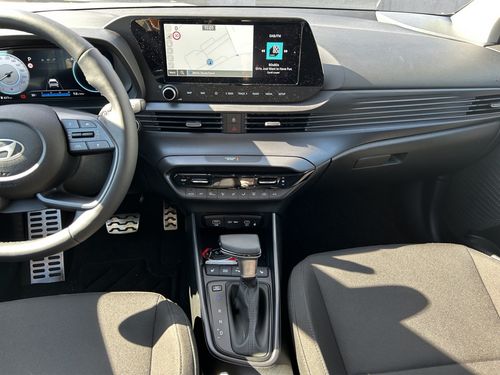 https://csb-strapi-files.fsn1.your-objectstorage.com/inventory-cars/images/8ba5fa80229b21790f53d2f793b58aacfebe938f/10_500_9195.jpg