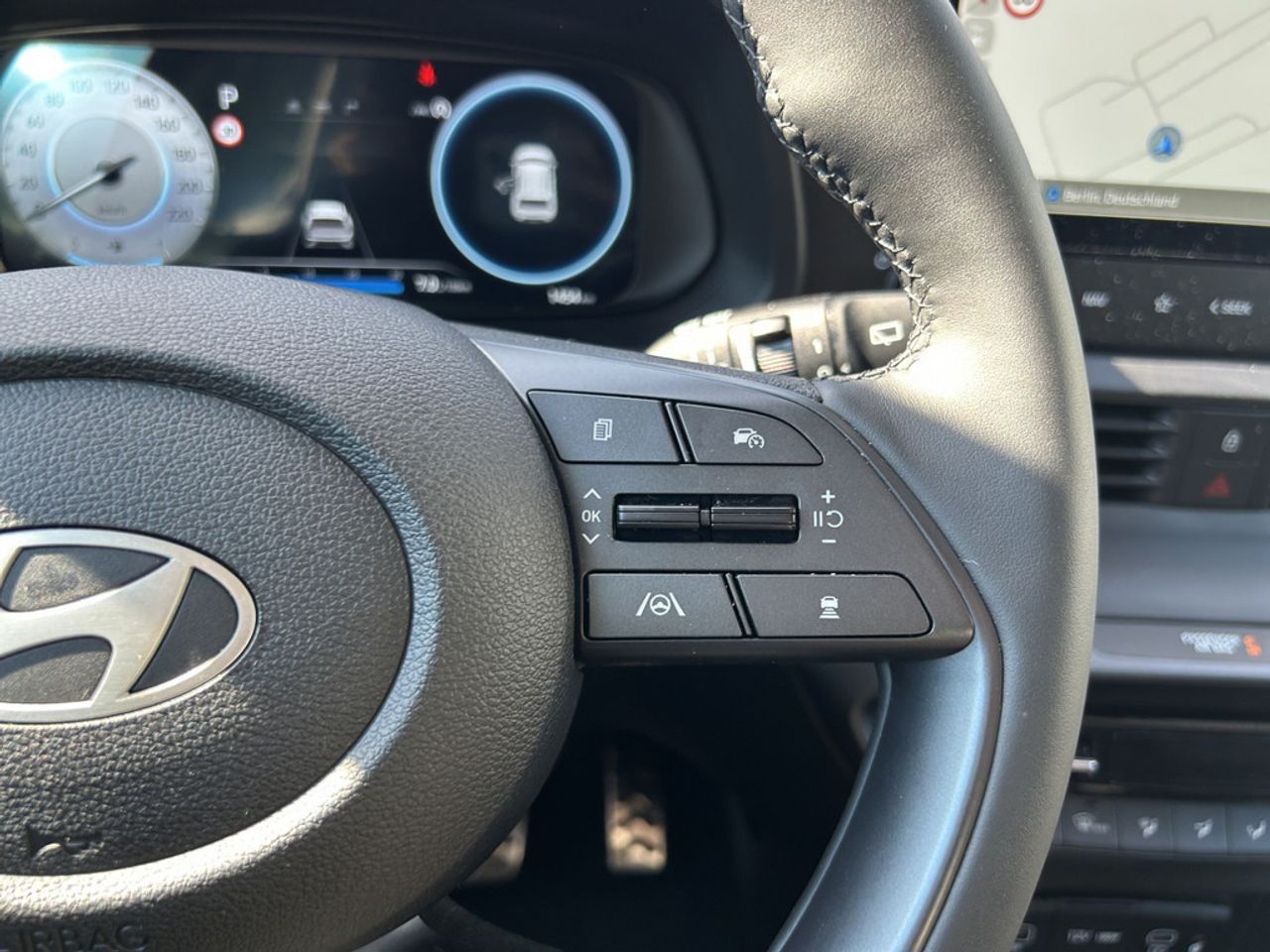 https://csb-strapi-files.fsn1.your-objectstorage.com/inventory-cars/images/8ba5fa80229b21790f53d2f793b58aacfebe938f/13_1280_5185.jpg