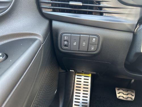 https://csb-strapi-files.fsn1.your-objectstorage.com/inventory-cars/images/8ba5fa80229b21790f53d2f793b58aacfebe938f/18_500_6609.jpg