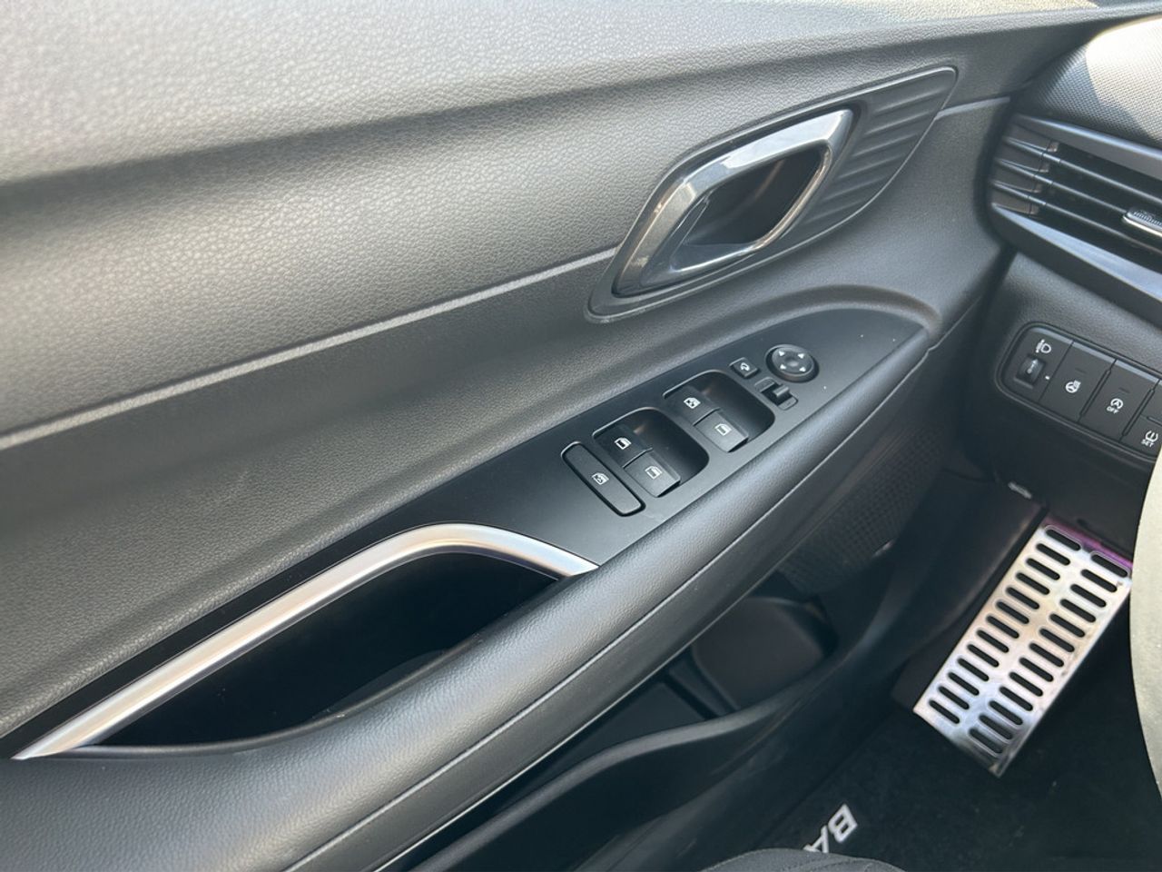 https://csb-strapi-files.fsn1.your-objectstorage.com/inventory-cars/images/8ba5fa80229b21790f53d2f793b58aacfebe938f/19_1280_6505.jpg