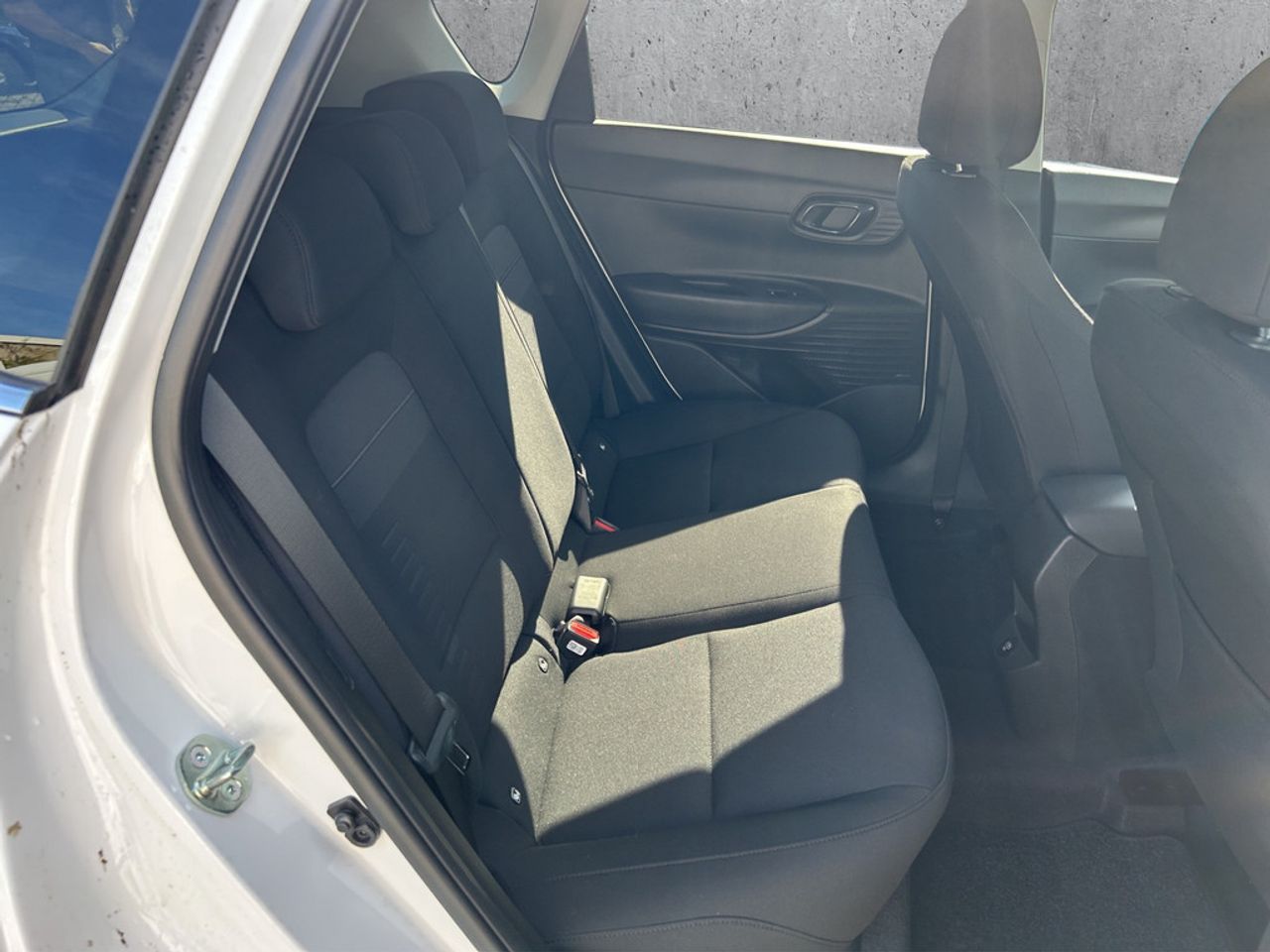 https://csb-strapi-files.fsn1.your-objectstorage.com/inventory-cars/images/8ba5fa80229b21790f53d2f793b58aacfebe938f/22_1280_2880.jpg