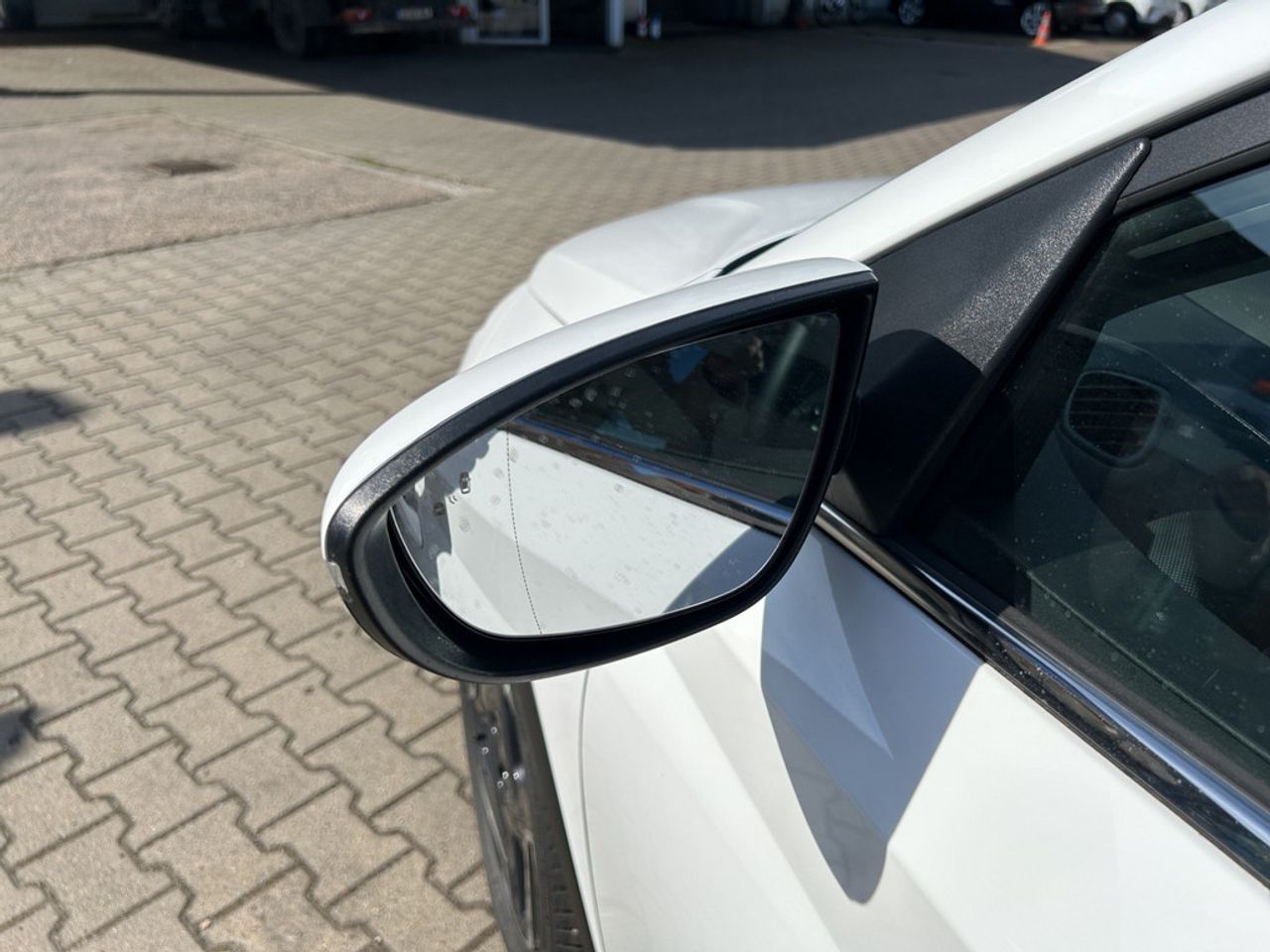 https://csb-strapi-files.fsn1.your-objectstorage.com/inventory-cars/images/8ba5fa80229b21790f53d2f793b58aacfebe938f/31_1280_9798.jpg