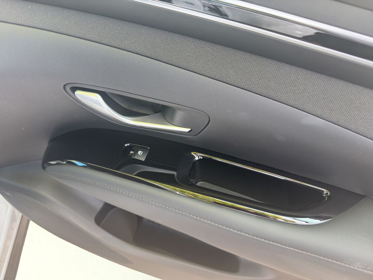 https://csb-strapi-files.fsn1.your-objectstorage.com/inventory-cars/images/8ba8872a382ae6d7f4209a793b8cbd9be4c90736/20_1280_1471.jpg