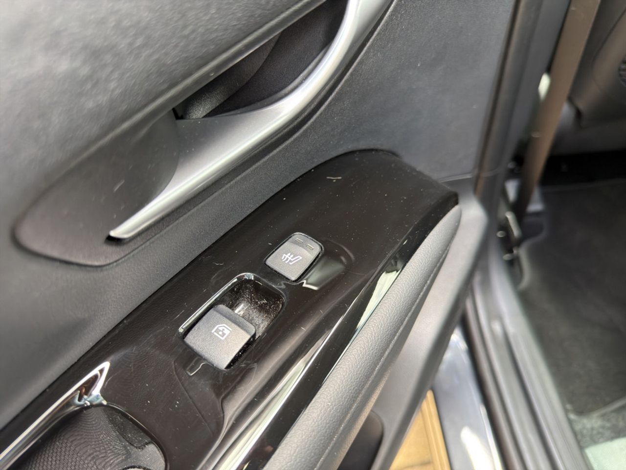 https://csb-strapi-files.fsn1.your-objectstorage.com/inventory-cars/images/8c03924e9d7565d99d100dc5ccbb6db6c939cff6/21_1280_2222.jpg