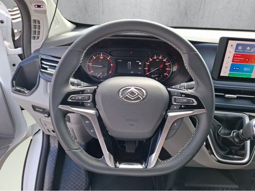 https://csb-strapi-files.fsn1.your-objectstorage.com/inventory-cars/images/8c56062f3b26e227bf693bf25cc555421bfe3835/10_500_9700.jpg