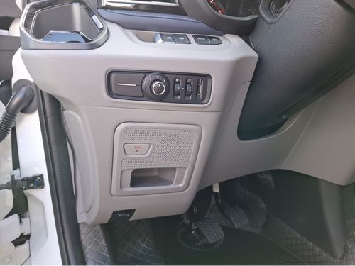 https://csb-strapi-files.fsn1.your-objectstorage.com/inventory-cars/images/8c56062f3b26e227bf693bf25cc555421bfe3835/14_500_9466.jpg