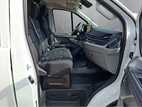https://csb-strapi-files.fsn1.your-objectstorage.com/inventory-cars/images/8c56062f3b26e227bf693bf25cc555421bfe3835/19_500_1897.jpg