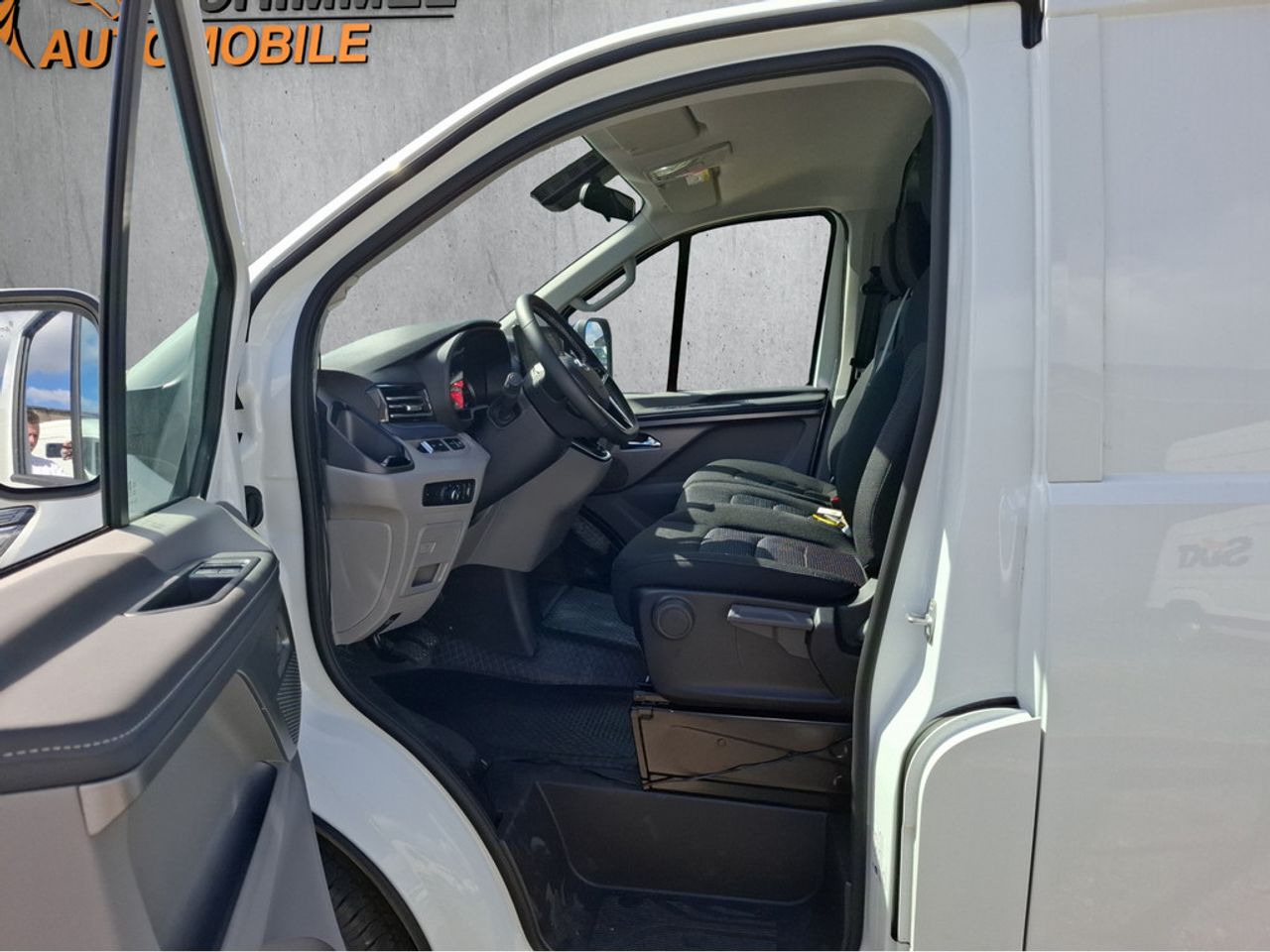 https://csb-strapi-files.fsn1.your-objectstorage.com/inventory-cars/images/8c56062f3b26e227bf693bf25cc555421bfe3835/9_1280_6421.jpg