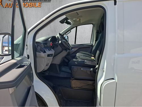 https://csb-strapi-files.fsn1.your-objectstorage.com/inventory-cars/images/8c56062f3b26e227bf693bf25cc555421bfe3835/9_500_2748.jpg