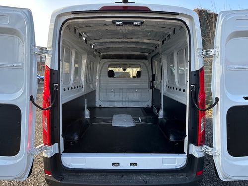 https://csb-strapi-files.fsn1.your-objectstorage.com/inventory-cars/images/8c562ae89d3e71b40893d5d0acb259e6b2f86f3f/11_500_9081.jpg