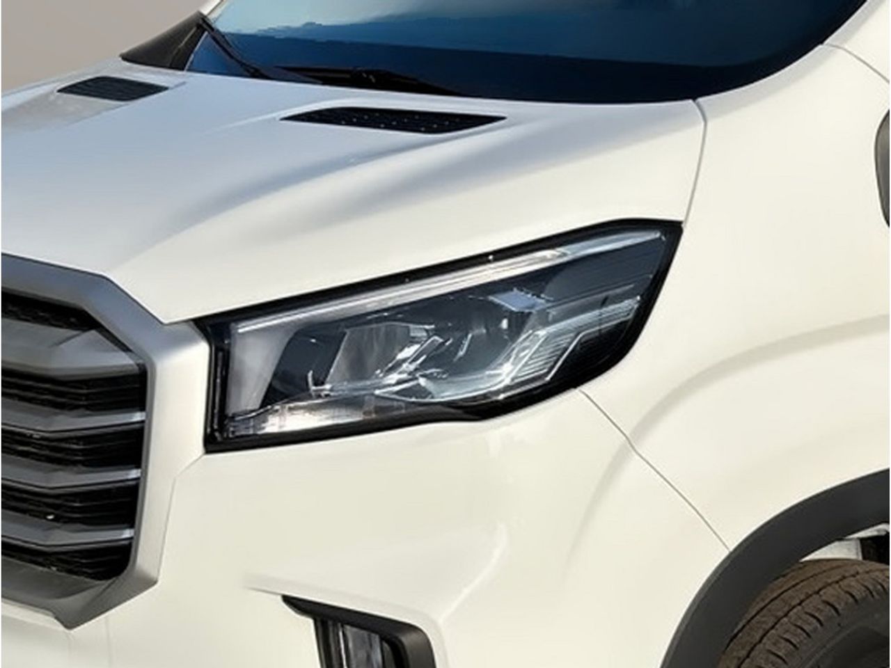 https://csb-strapi-files.fsn1.your-objectstorage.com/inventory-cars/images/8c562ae89d3e71b40893d5d0acb259e6b2f86f3f/4_1280_1004.jpg