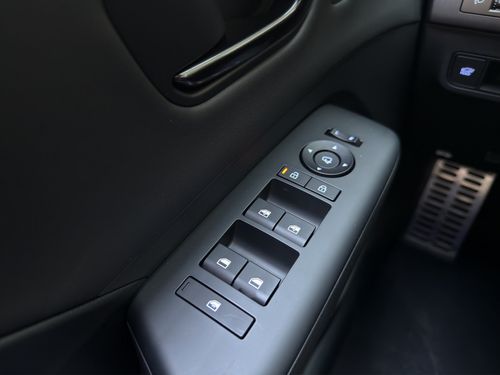https://csb-strapi-files.fsn1.your-objectstorage.com/inventory-cars/images/8d33a3d5a4a3e8e7b057646eb0aea486e44c9520/13_500_7204.jpg