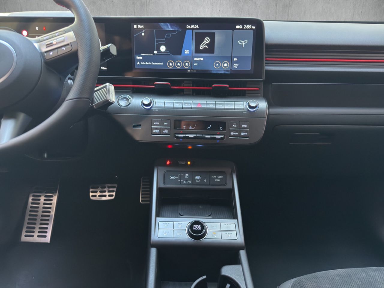 https://csb-strapi-files.fsn1.your-objectstorage.com/inventory-cars/images/8d33a3d5a4a3e8e7b057646eb0aea486e44c9520/16_1280_2440.jpg