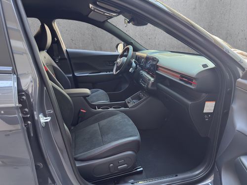 https://csb-strapi-files.fsn1.your-objectstorage.com/inventory-cars/images/8d33a3d5a4a3e8e7b057646eb0aea486e44c9520/19_500_9940.jpg