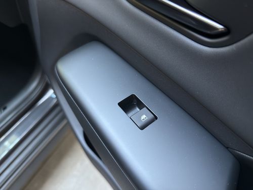 https://csb-strapi-files.fsn1.your-objectstorage.com/inventory-cars/images/8d33a3d5a4a3e8e7b057646eb0aea486e44c9520/20_500_9244.jpg