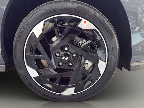 https://csb-strapi-files.fsn1.your-objectstorage.com/inventory-cars/images/8d33a3d5a4a3e8e7b057646eb0aea486e44c9520/2_500_5402.jpg