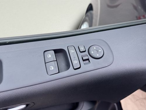 https://csb-strapi-files.fsn1.your-objectstorage.com/inventory-cars/images/8e035e57fed8d536b0bcfe17451362fe441012d3/11_500_2081.jpg