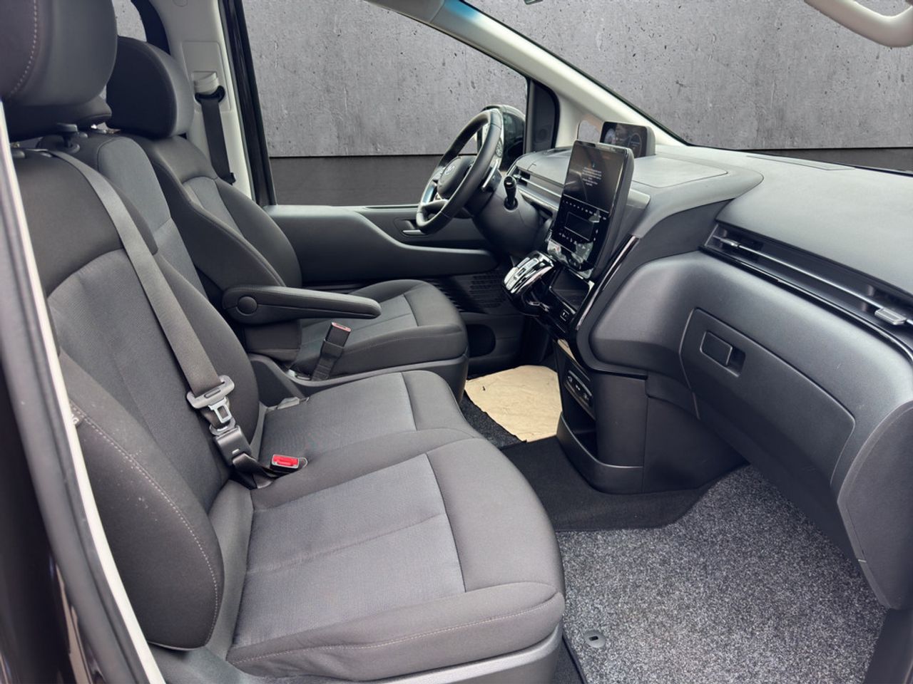 https://csb-strapi-files.fsn1.your-objectstorage.com/inventory-cars/images/8e035e57fed8d536b0bcfe17451362fe441012d3/15_1280_2354.jpg