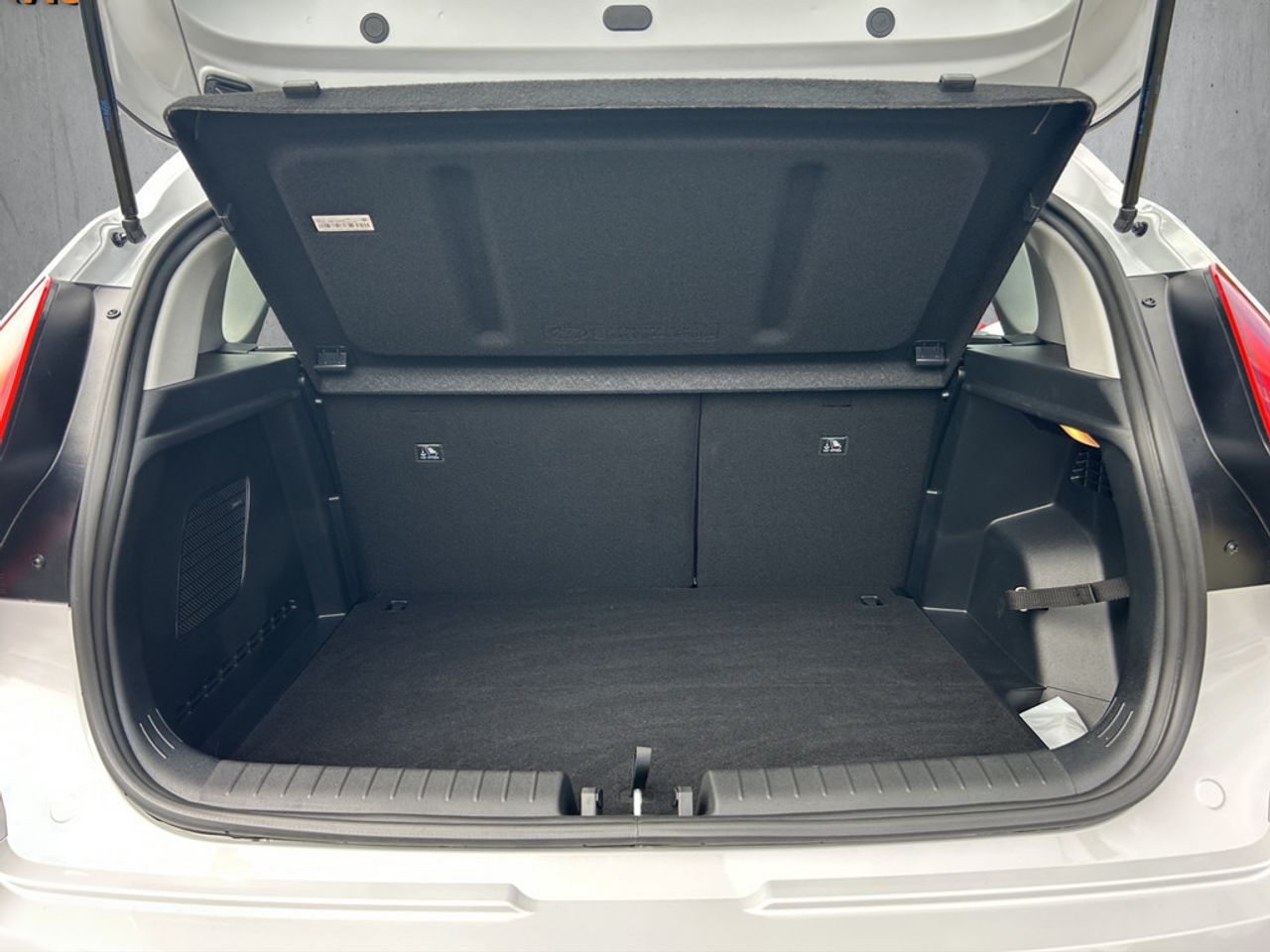 https://csb-strapi-files.fsn1.your-objectstorage.com/inventory-cars/images/8e32420639136e3a790029d7290be6bf05b421d7/18_1280_6004.jpg