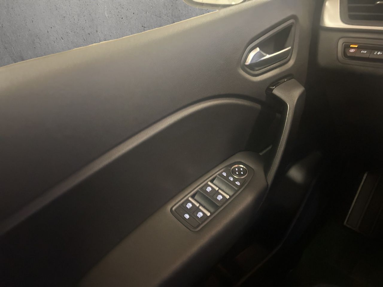 https://csb-strapi-files.fsn1.your-objectstorage.com/inventory-cars/images/8e4db8d417cd1487d4414fd6ac6747f51ceea6c8/18_1280_7903.jpg