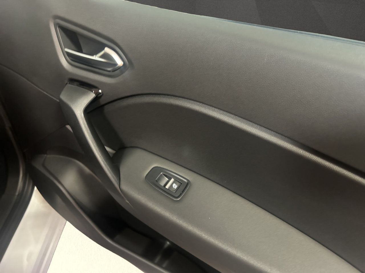 https://csb-strapi-files.fsn1.your-objectstorage.com/inventory-cars/images/8e4db8d417cd1487d4414fd6ac6747f51ceea6c8/33_1280_4306.jpg