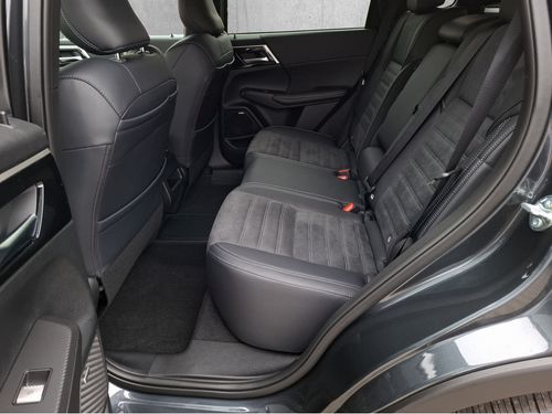 https://csb-strapi-files.fsn1.your-objectstorage.com/inventory-cars/images/8e5728123785643772aeeb8714567414a8a8263e/14_500_1067.jpg