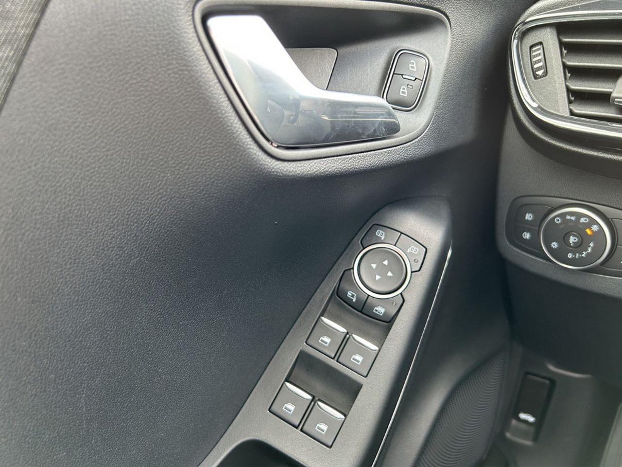 https://csb-strapi-files.fsn1.your-objectstorage.com/inventory-cars/images/8eba503a5423ed28ae966e764378ac7258d444da/13_1280_7794.jpg