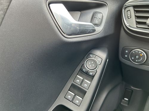 https://csb-strapi-files.fsn1.your-objectstorage.com/inventory-cars/images/8eba503a5423ed28ae966e764378ac7258d444da/13_500_3839.jpg