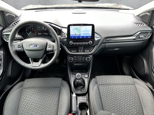 https://csb-strapi-files.fsn1.your-objectstorage.com/inventory-cars/images/8eba503a5423ed28ae966e764378ac7258d444da/15_500_1733.jpg