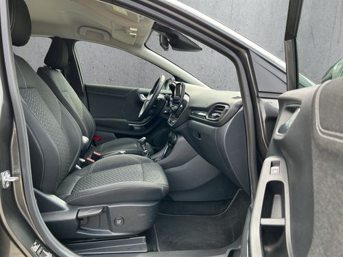 https://csb-strapi-files.fsn1.your-objectstorage.com/inventory-cars/images/8eba503a5423ed28ae966e764378ac7258d444da/19_500_3877.jpg