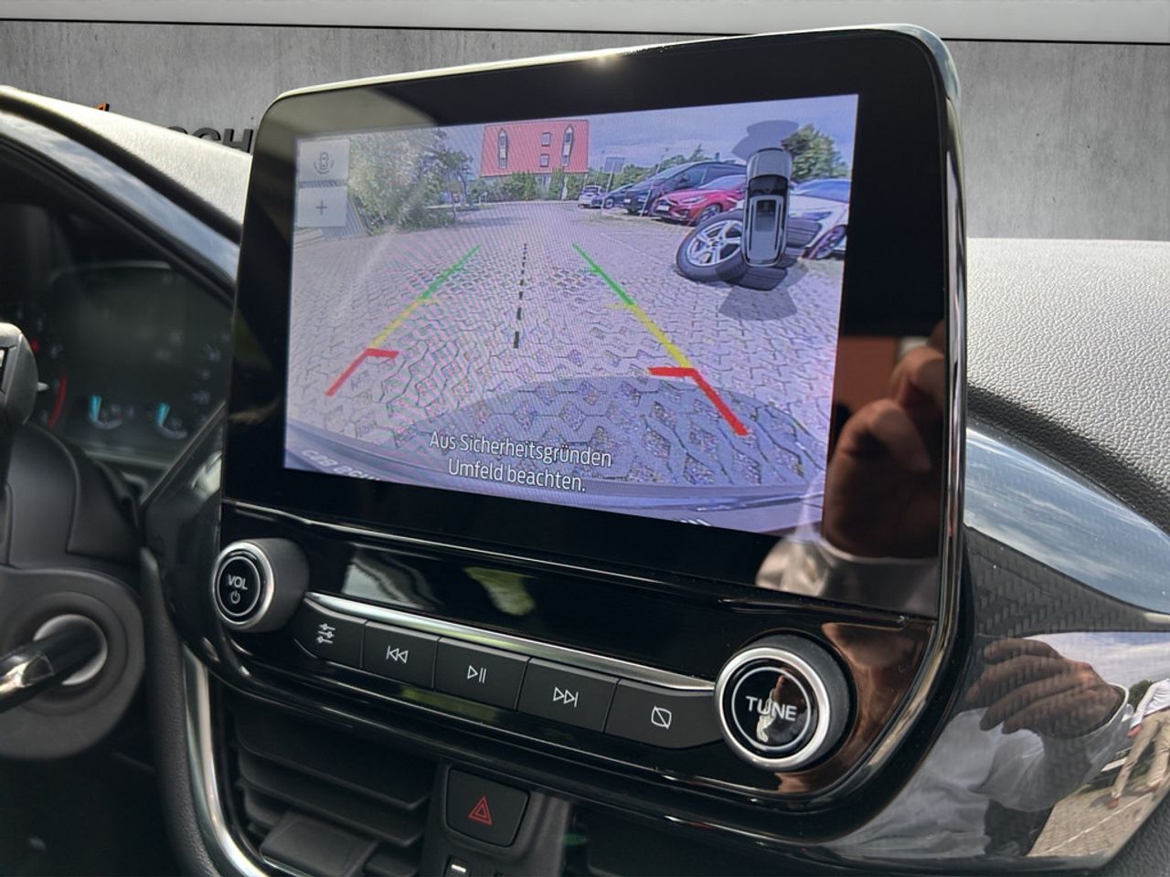 https://csb-strapi-files.fsn1.your-objectstorage.com/inventory-cars/images/8eba503a5423ed28ae966e764378ac7258d444da/21_1280_5657.jpg